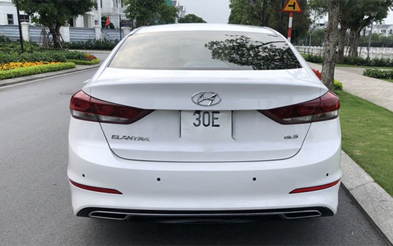 Hyundai elantra 2
