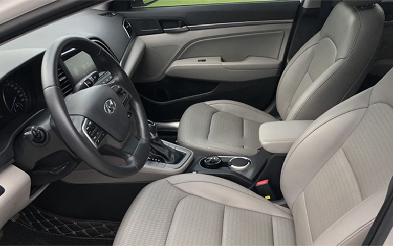Hyundai elantra 4