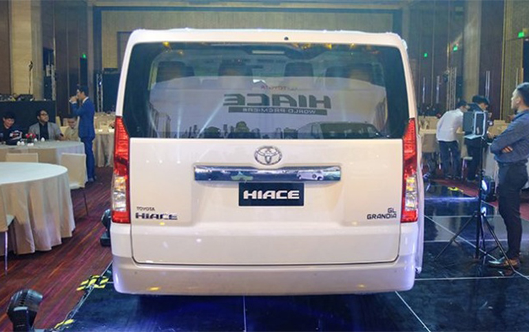 toyota-hiace-2020-10